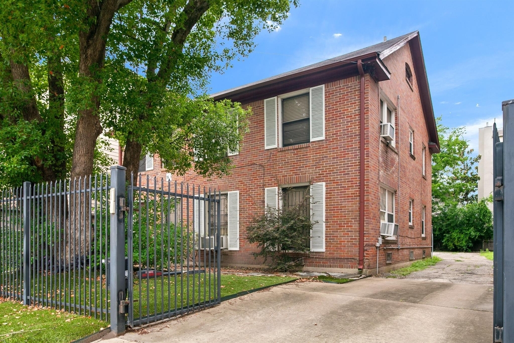 1821 Oakdale Street - Photo 1