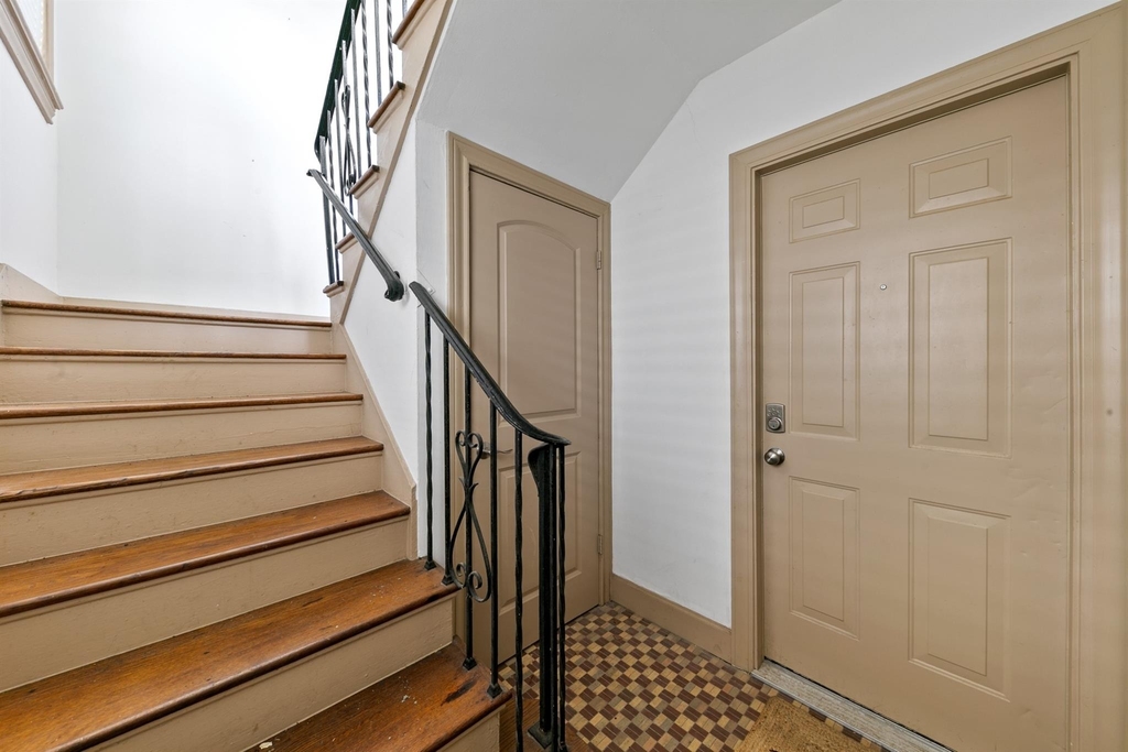 1821 Oakdale Street - Photo 3