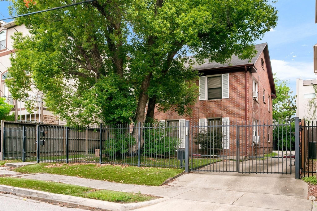1821 Oakdale Street - Photo 0