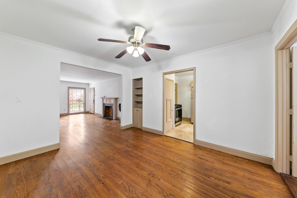 1821 Oakdale Street - Photo 9