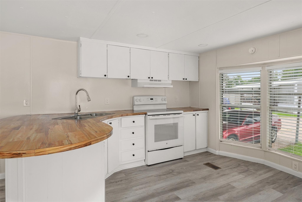 2222 N Austin Avenue - Photo 5