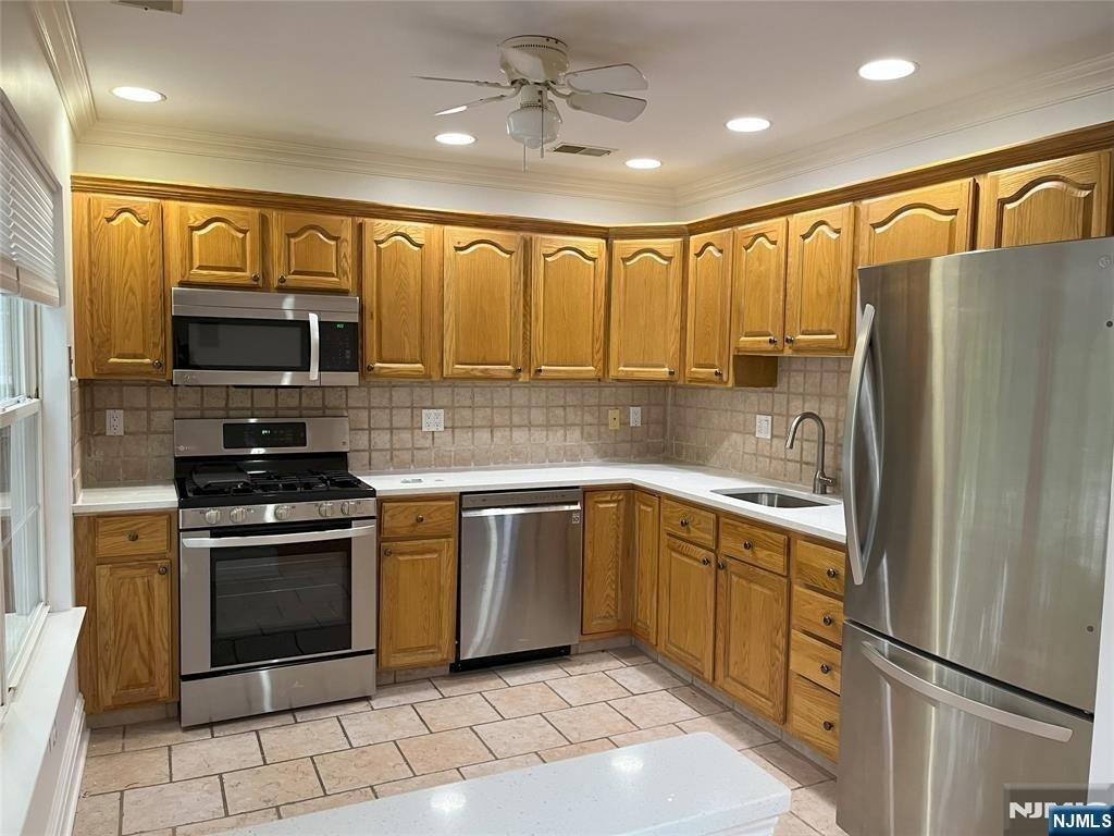 2417 Stanhope - Photo 4