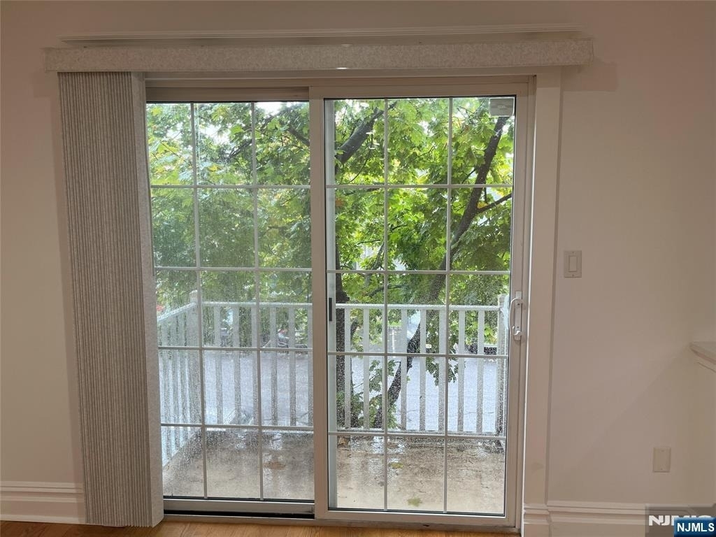 2417 Stanhope - Photo 10