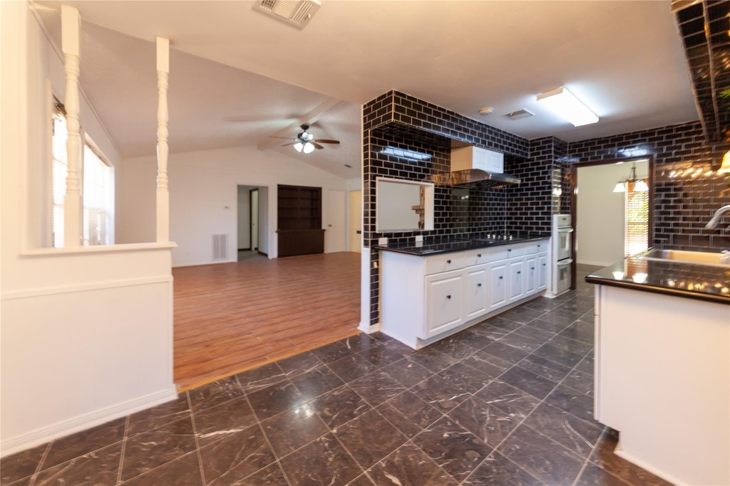 8826 Roos Road - Photo 8