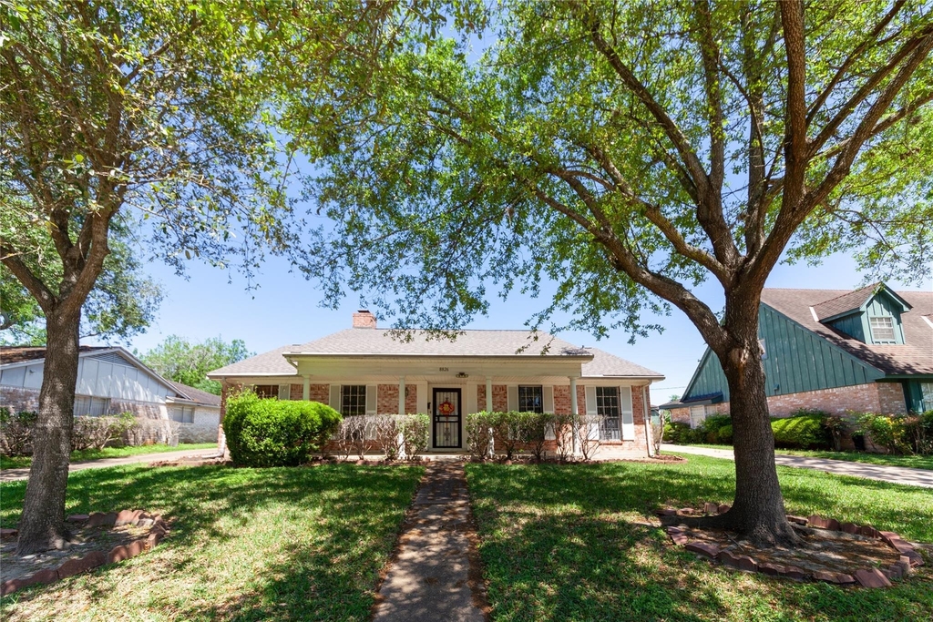 8826 Roos Road - Photo 0