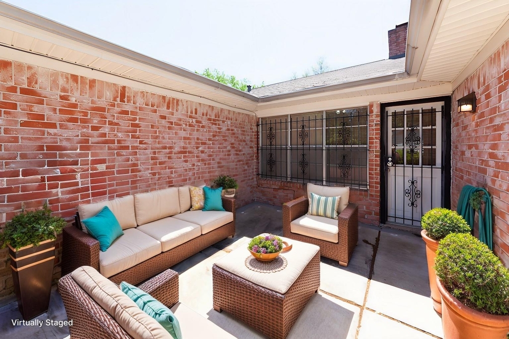 8826 Roos Road - Photo 35