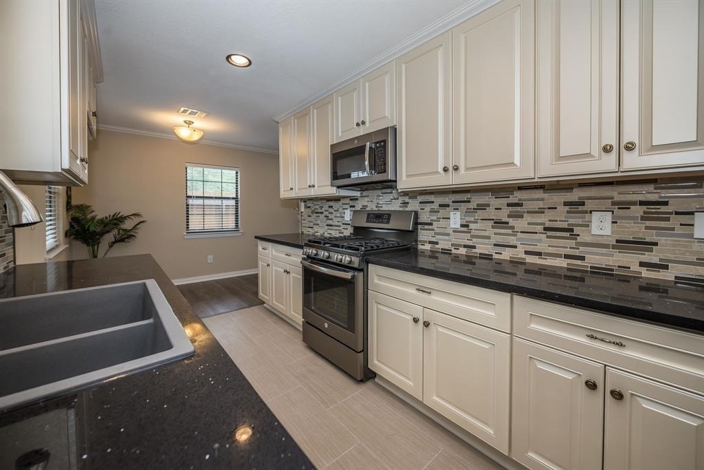 11038 Waxwing Street - Photo 2