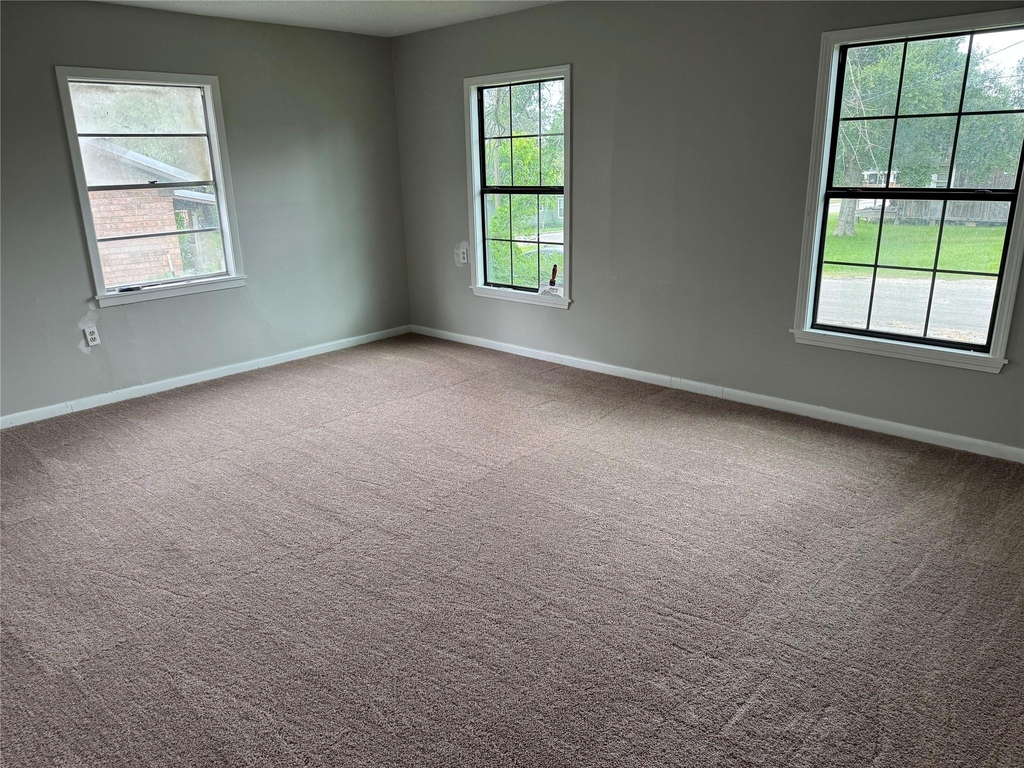 411 N Baron Street - Photo 0