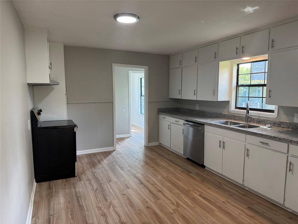 411 N Baron Street - Photo 8