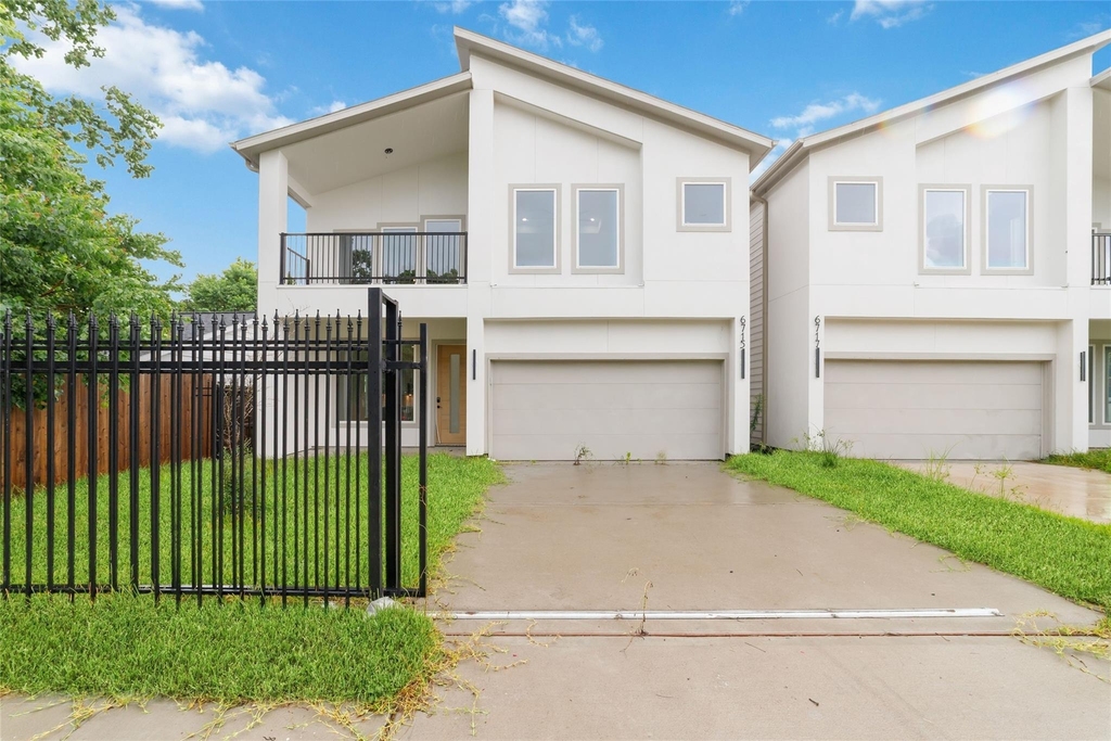 6717 England Street - Photo 0