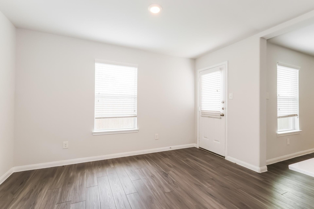 2451 Gibbs Bend Court - Photo 5