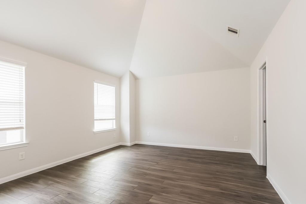 2451 Gibbs Bend Court - Photo 9