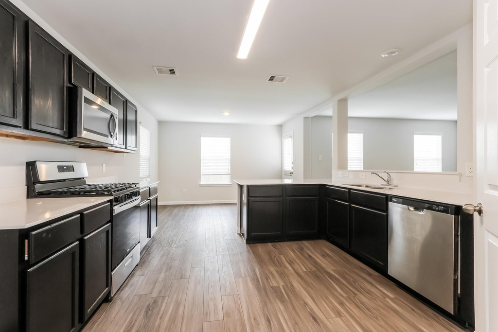 2451 Gibbs Bend Court - Photo 3