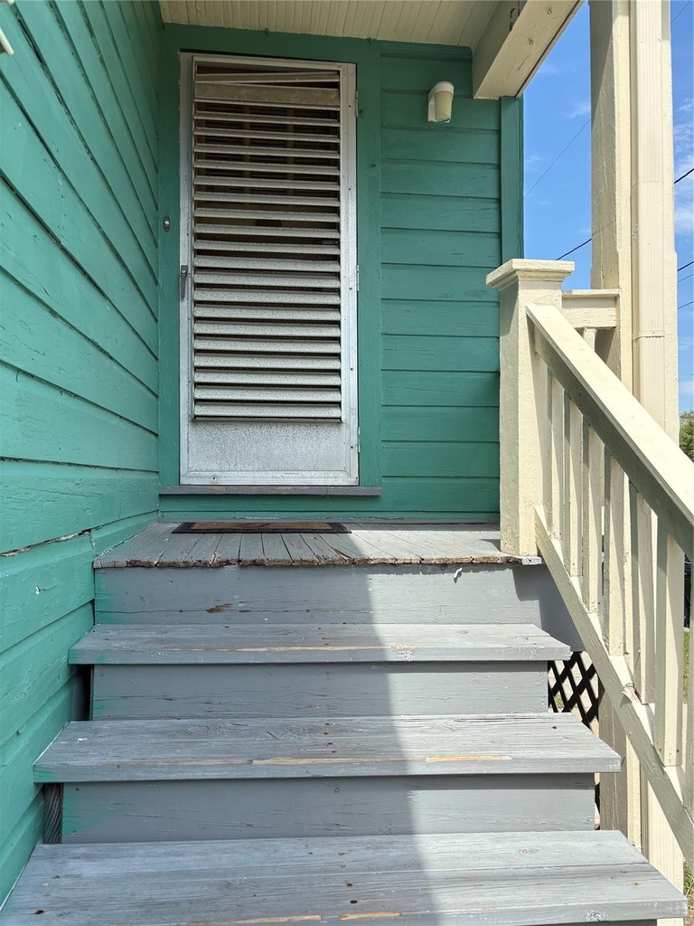 2011 33rd Street - Photo 3