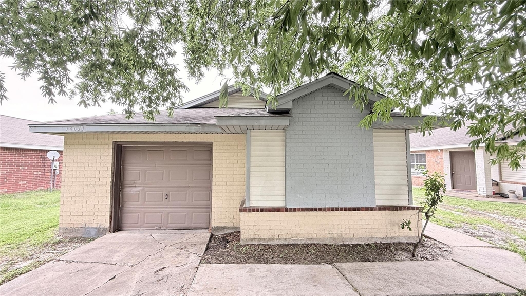 15821 Ridgecroft Road - Photo 0