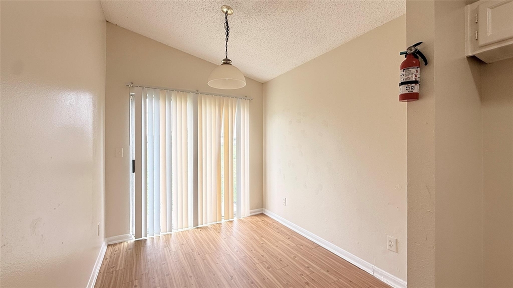 15821 Ridgecroft Road - Photo 5