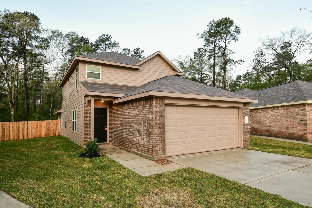 433 North Meadows Drive - Photo 0