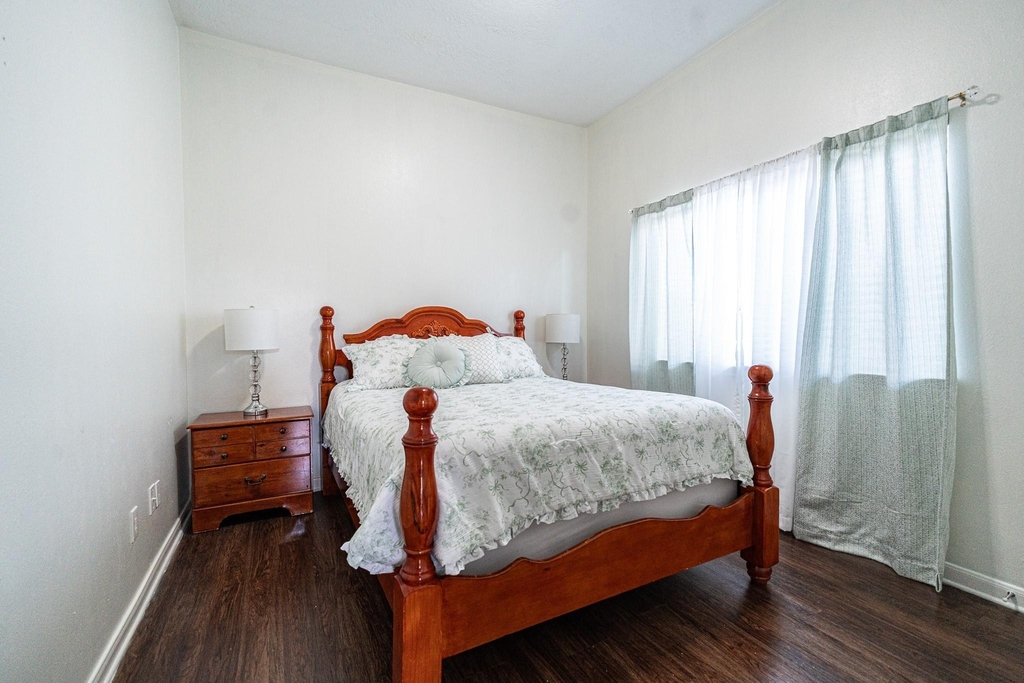 10306 Gerlach Street - Photo 2