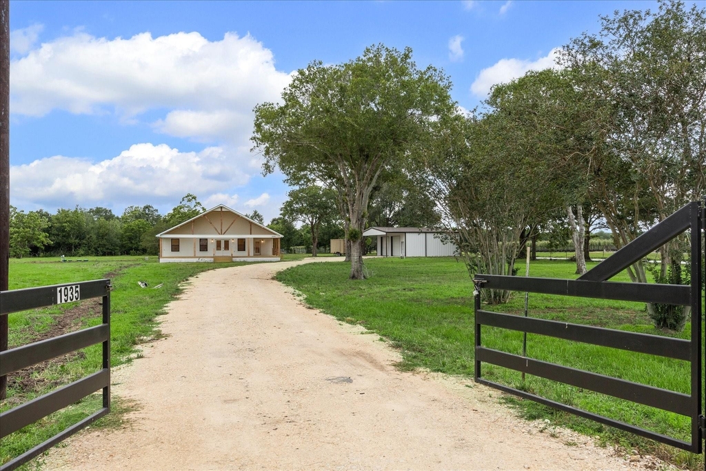 1935 Willow Road - Photo 1