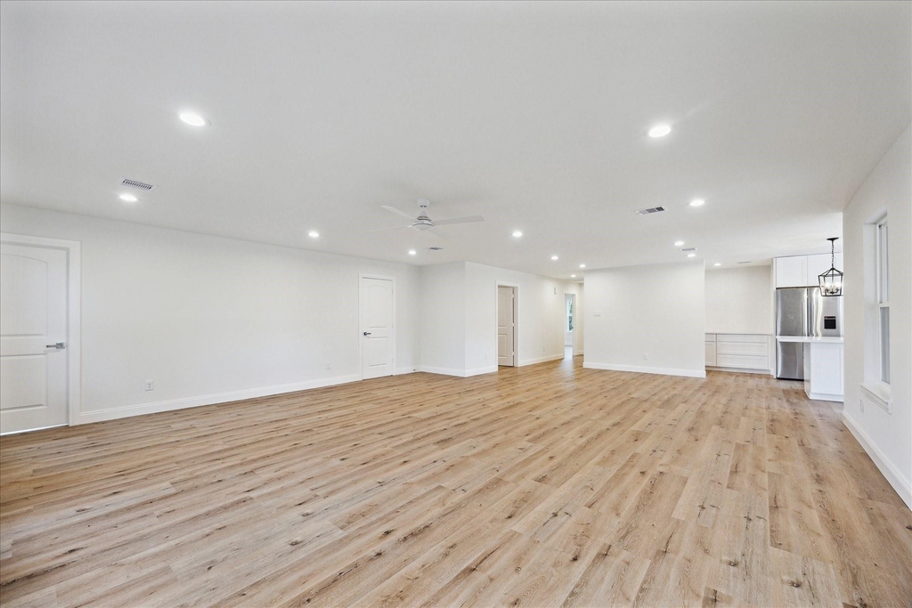1935 Willow Road - Photo 8
