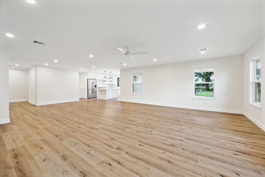 1935 Willow Road - Photo 9