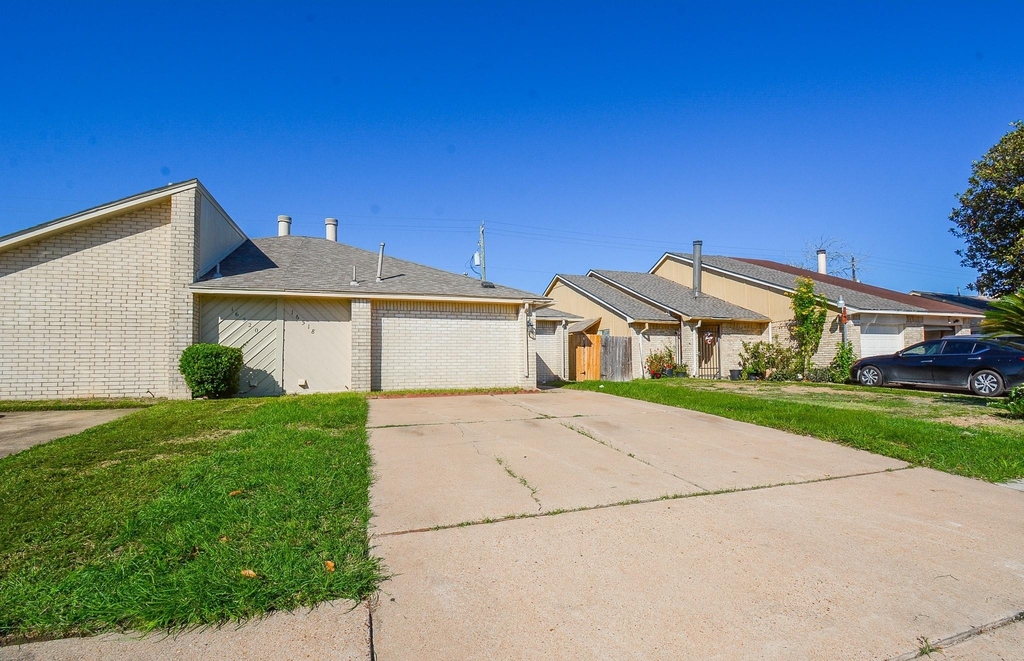 16518 Monte Carlo Lane - Photo 1