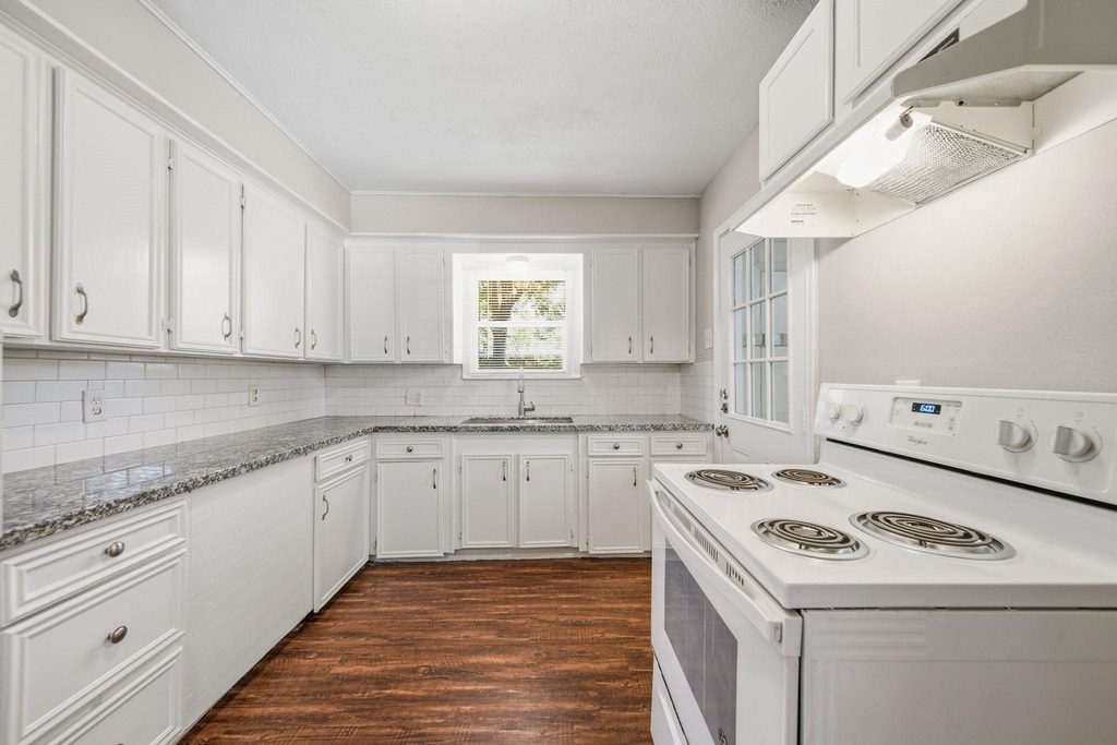 3025 Vance Avenue - Photo 6
