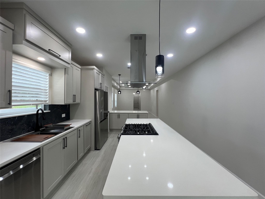817 Center Street - Photo 3