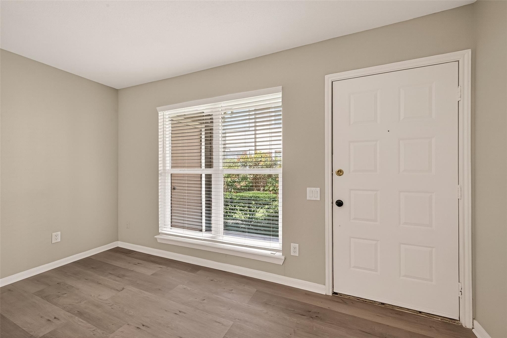 1860 White Oak Drive - Photo 2