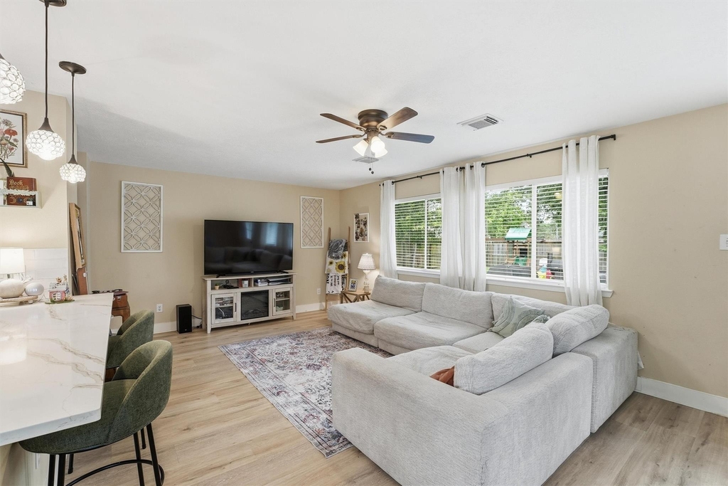 17207 Morning Star Avenue - Photo 7