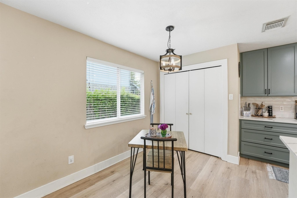 17207 Morning Star Avenue - Photo 6