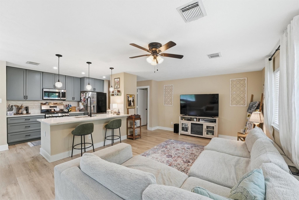 17207 Morning Star Avenue - Photo 8