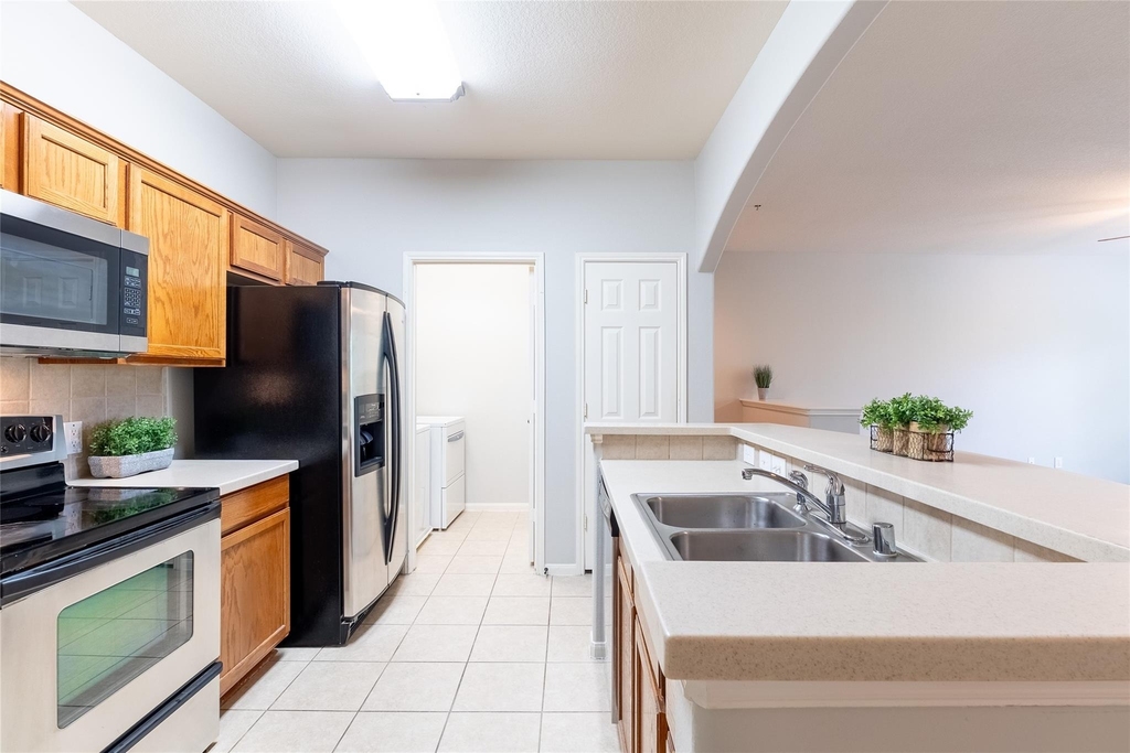 6607 Lake Woodlands Drive - Photo 8