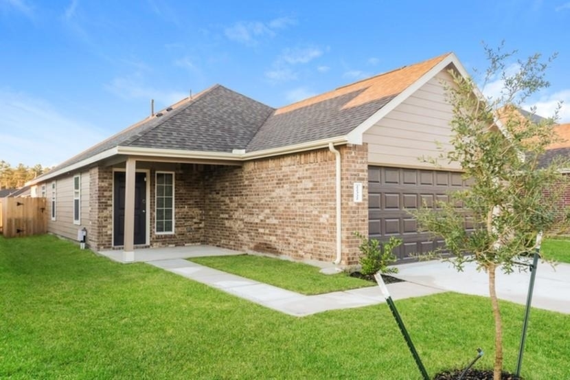 22332 Merlin Street - Photo 1