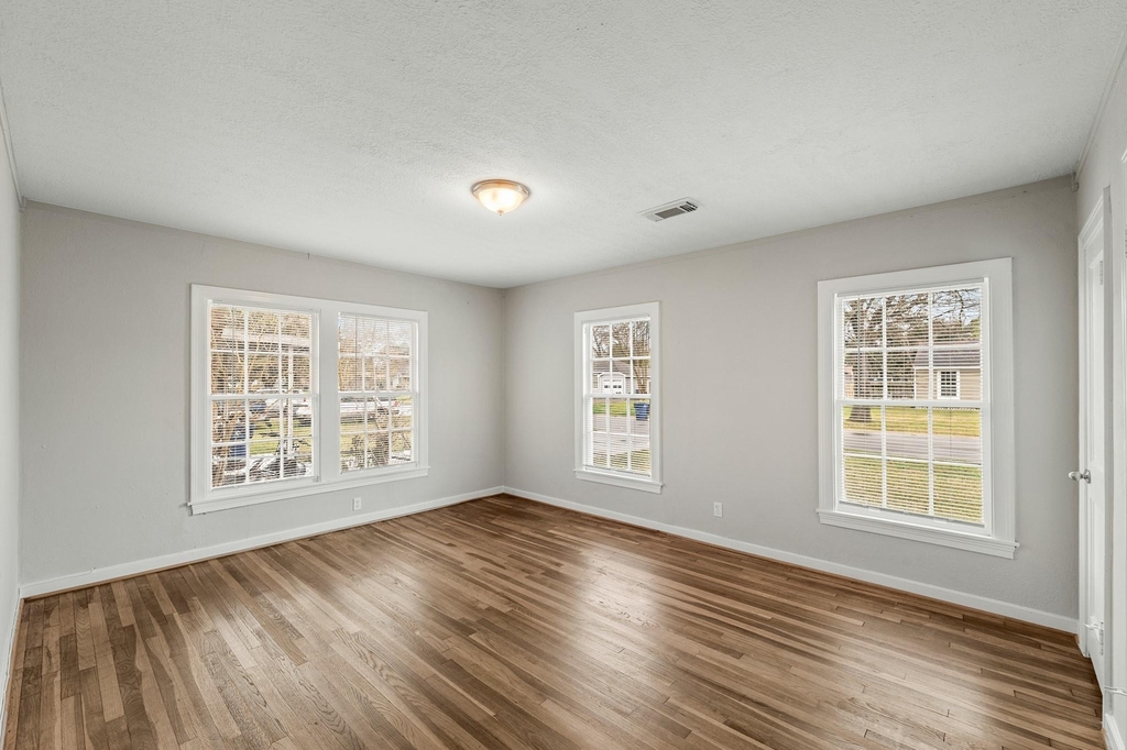 1130 17th Avenue N - Photo 5