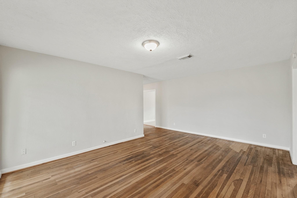 1130 17th Avenue N - Photo 4