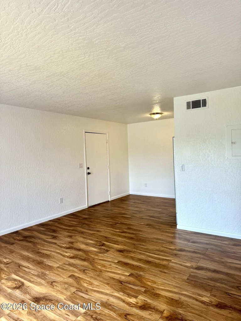 2100 Forest Knoll Drive Ne - Photo 5
