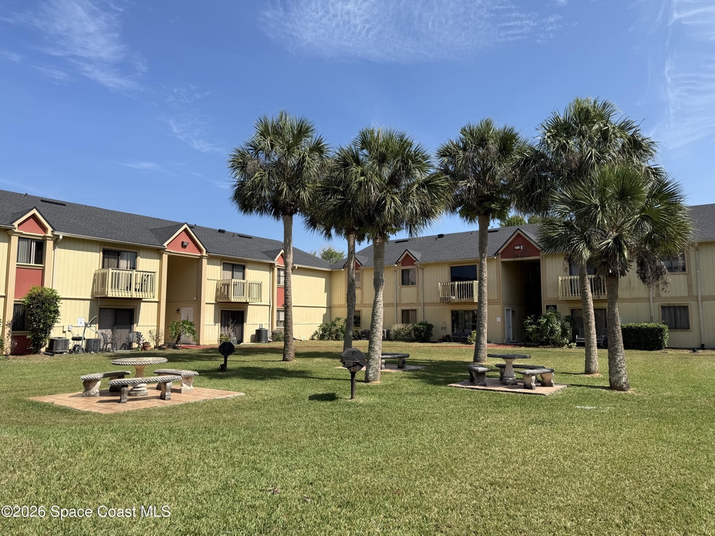 2100 Forest Knoll Drive Ne - Photo 3