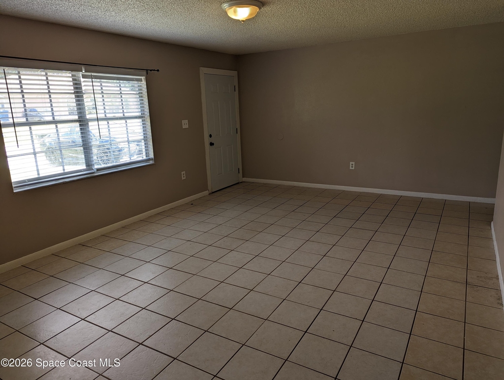 461 Ellington Avenue Se - Photo 3