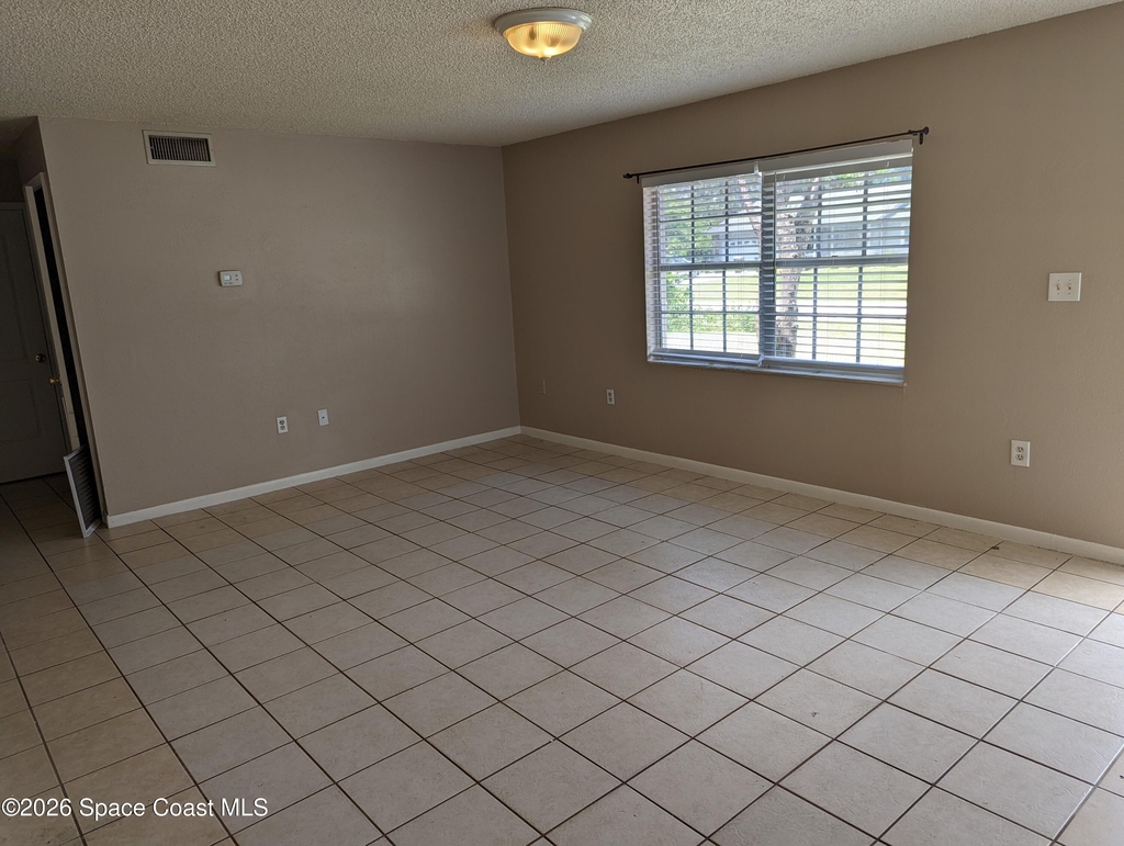461 Ellington Avenue Se - Photo 4