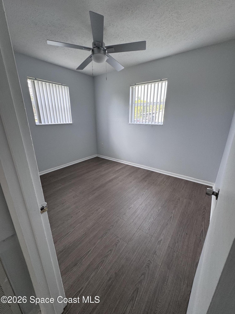 300 W Rutgers Street - Photo 2
