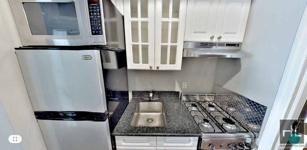 E 13th St. - Photo 3