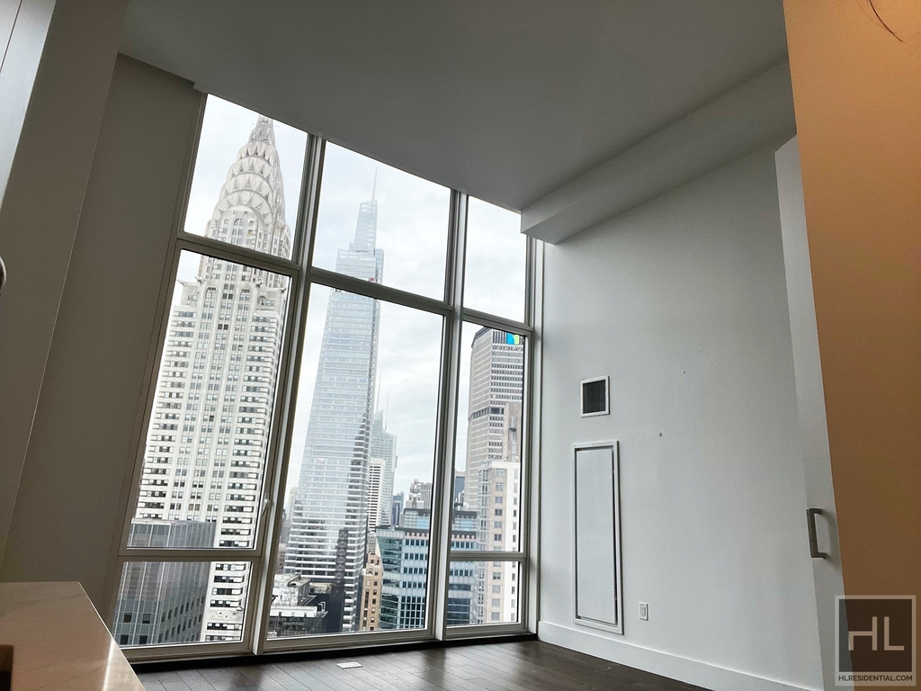 East 44th Street - Photo 11