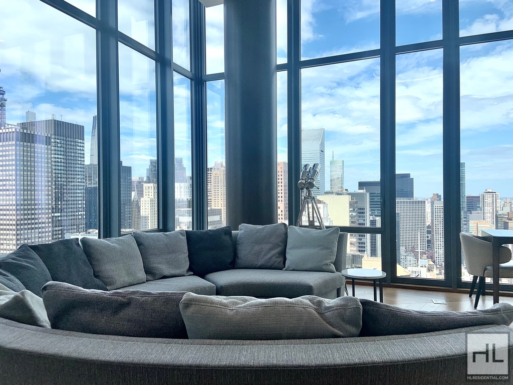 East 44th Street - Photo 6