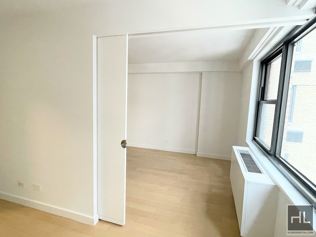 East 39th Street - Photo 3