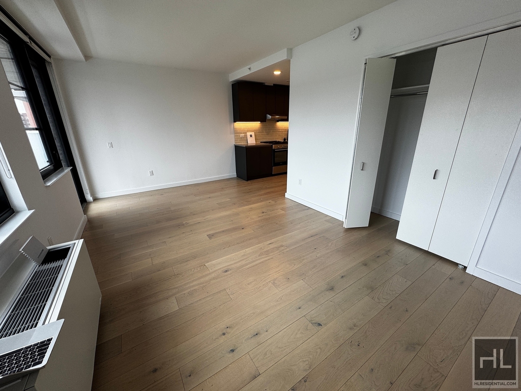 Northern Boulevard - Photo 4