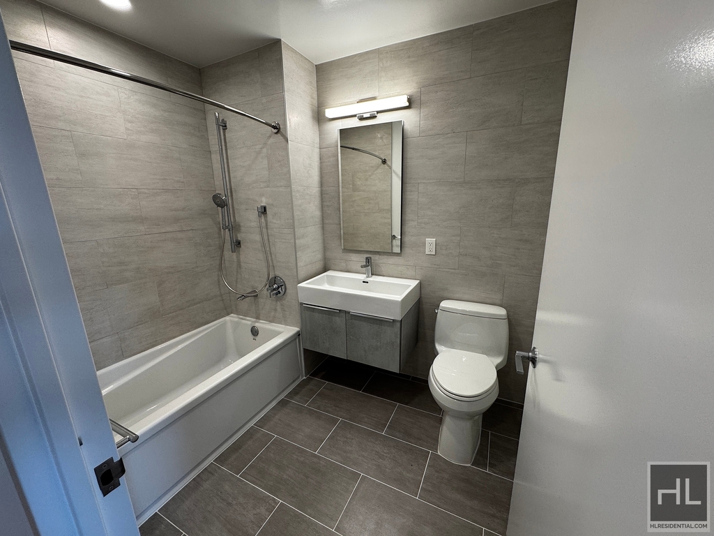 Northern Boulevard - Photo 2