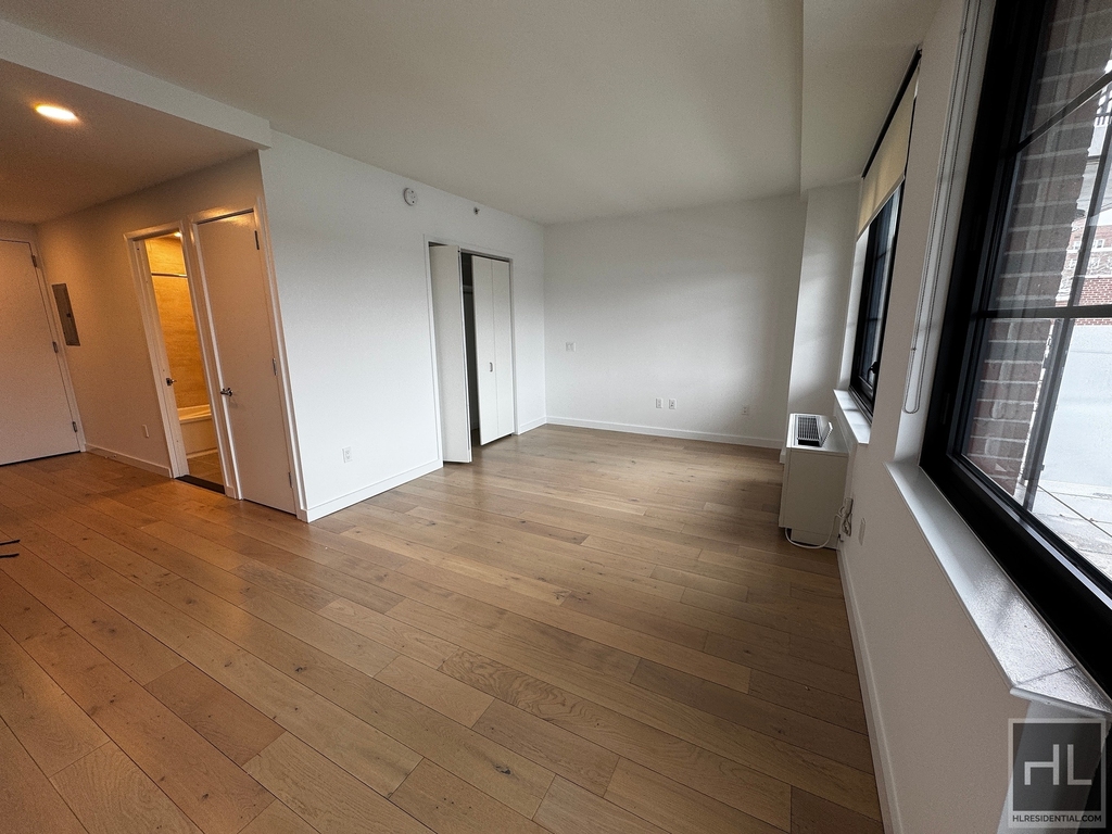 Northern Boulevard - Photo 3