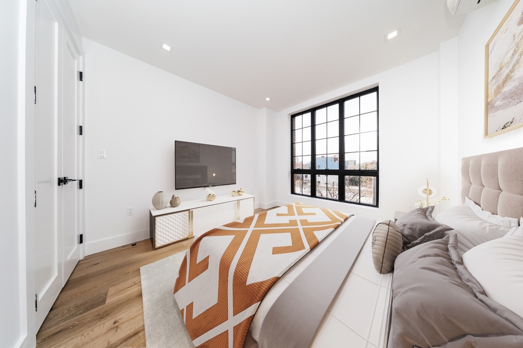 311 Franklin Avenue - Photo 3