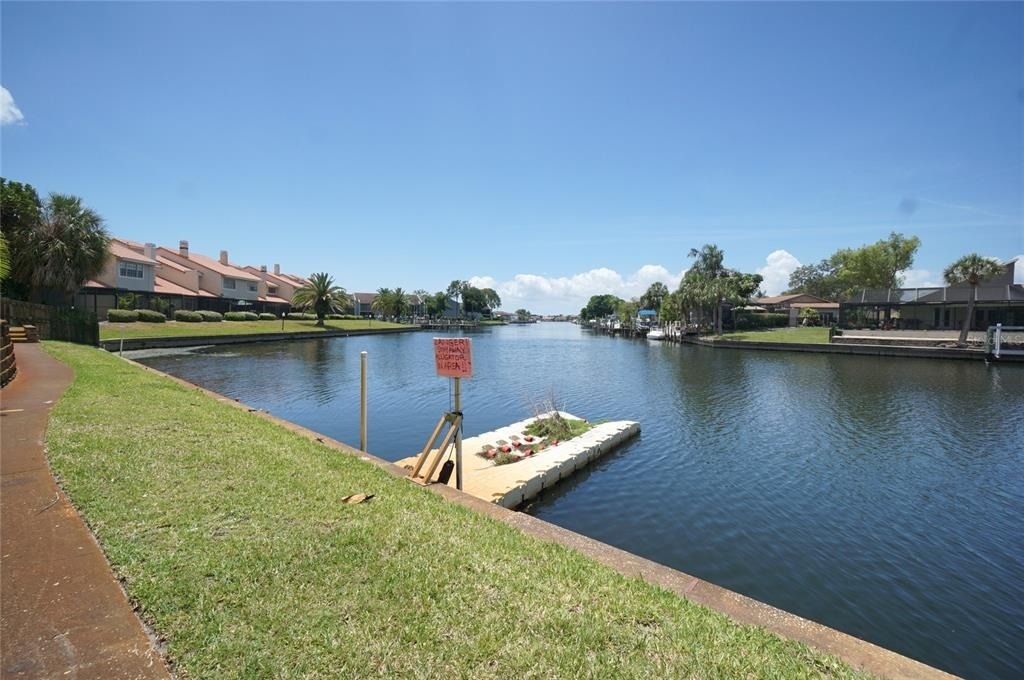6325 Newtown Circle - Photo 14